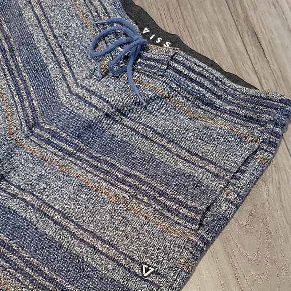 VISSLA Heathered Blue and Gray Shorts - Picture 2 of 4